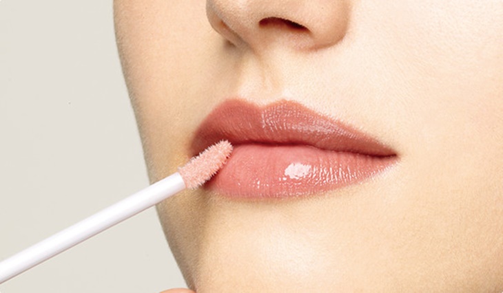Teknik Pengaplikasian Lip Gloss Agar Terlihat Segar Saat Berpuasa