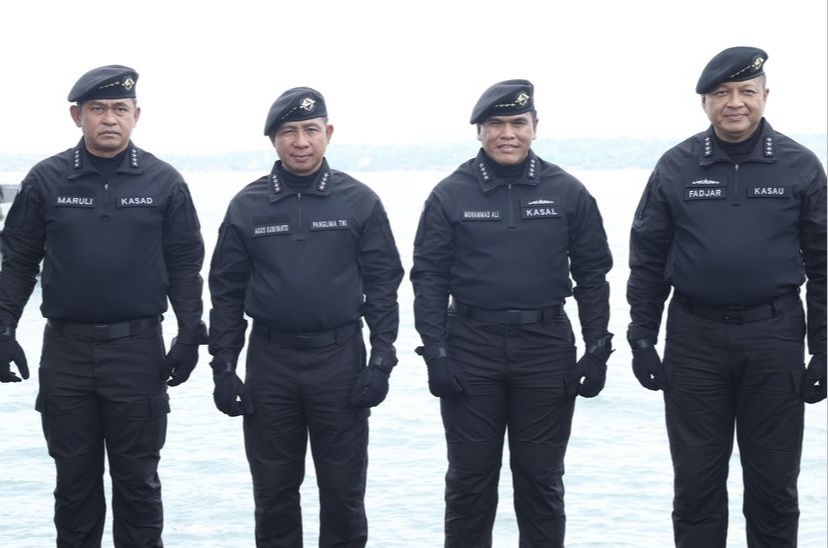 Panglima TNI dan KSAD Jadi Warga Kehormatan Angkatan Laut