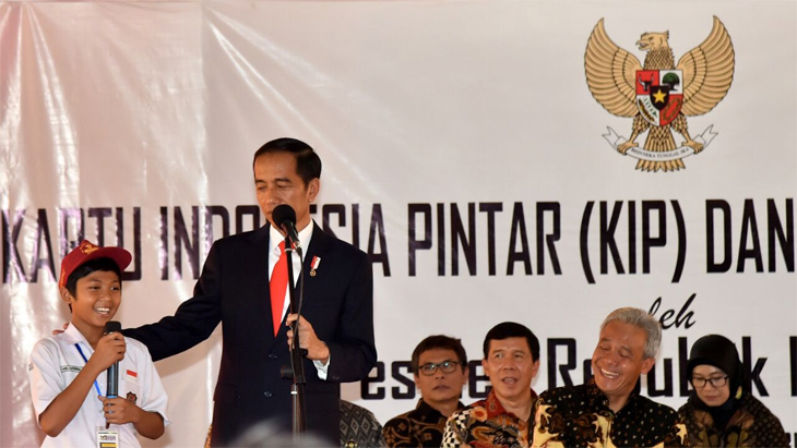 Baru 4 Tahun, Jokowi Sudah Bagi-Bagi Duit Pendidikan Rp35,7 Triliun
