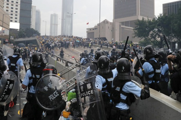  Pejabat China ke Demonstran Hong Kong: Jangan Dikira Kami Tahan Diri Berarti Kami Lemah