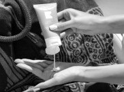 Meski Hujan, Sunscreen Tetap Perlu Digunakan