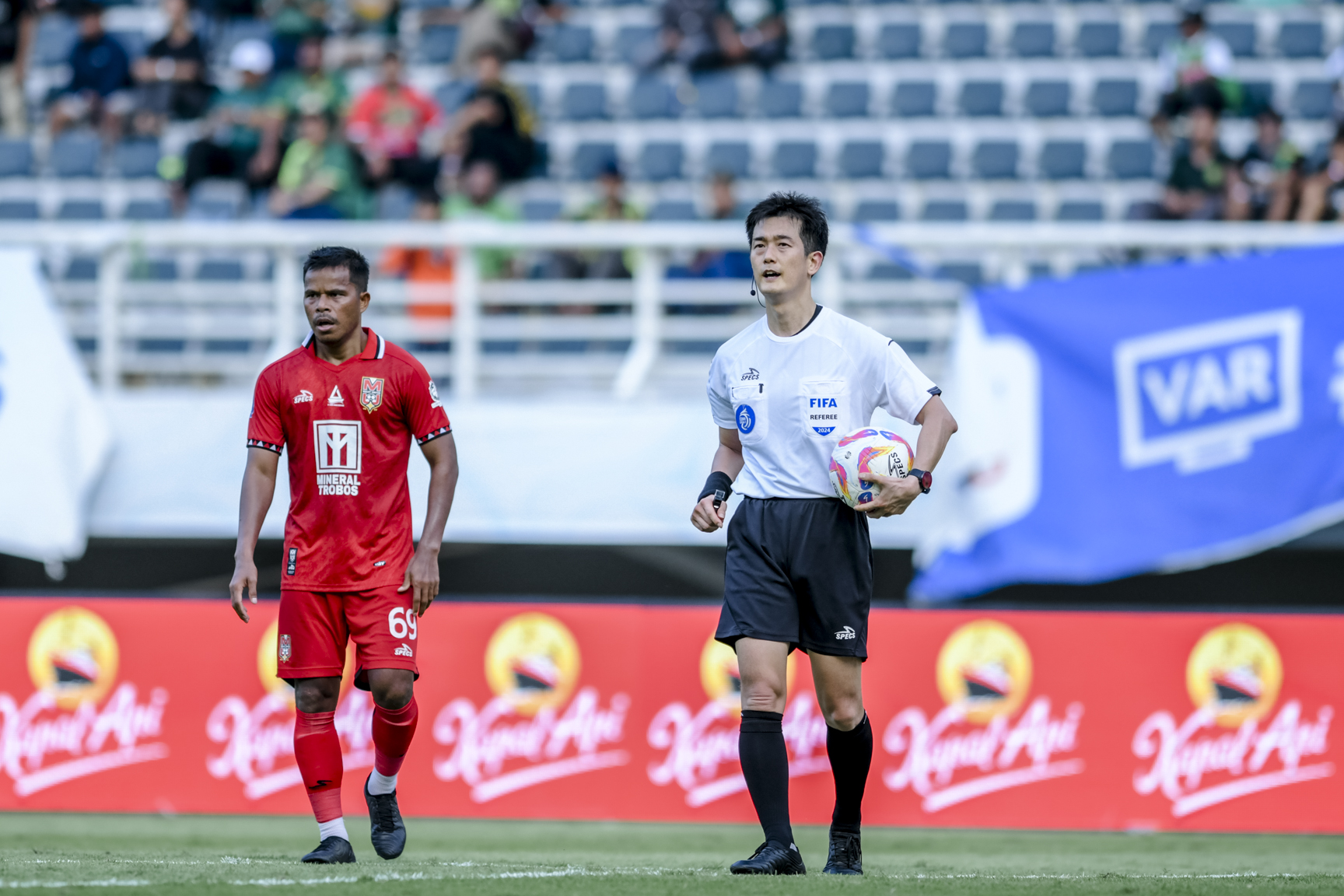 Duel Bergengsi Persib Bandung Vs Persija Jakarta Akan Dipimpin Wasit Asing Asal Korea Selatan Ko Hyung-jin