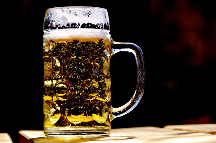 Keliru, Minum Alkohol Justru Membuat Orang Sulit Tertidur 