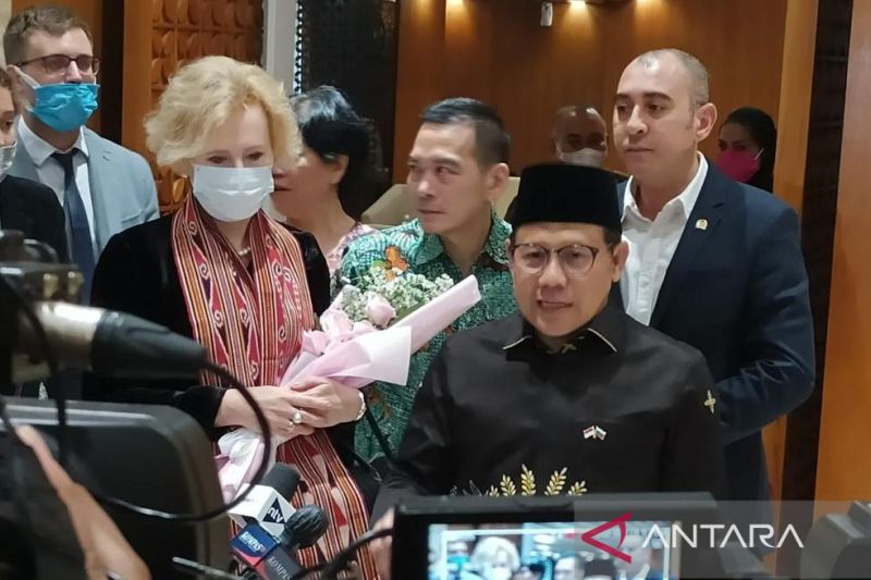 Bertemu Dubes Rusia, Pimpinan DPR Dorong Tercipta Damai di Ukraina