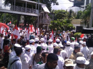Usai Salat Jumat, Ormas Islam Kepung Kedubes India