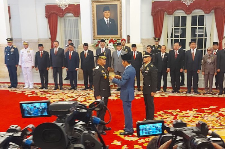 Presiden Jokowi Resmi Lantik Letjen Maruli Simanjuntak Jadi KSAD