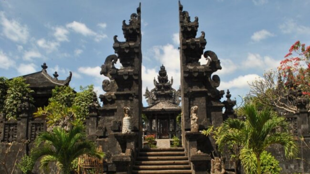 Menilik Keindahan Arsitekstur Rumah Adat Angkul-Angkul khas Bali