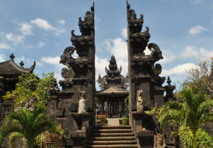 Menilik Keindahan Arsitekstur Rumah Adat Angkul-Angkul khas Bali