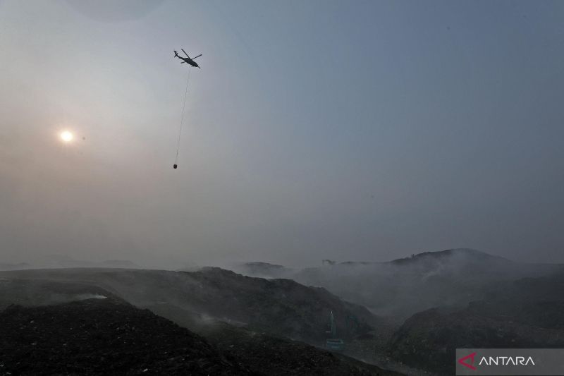 Padamkan Kebakaran TPA Sampah Jatiwaringin, BNPB Bakal Lakukan Modifikasi Cuaca