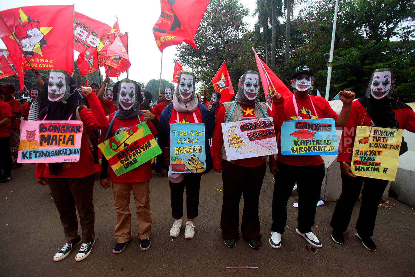 Upah Minimum, Perjanjian Kerja Waktu Tertentu, Outsourcing, Cuti dan Pesangon Masih Jadi Masalah Bagi Buruh di Indonesia