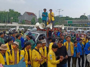 Demo Depan DPR, Mahasiswa Tolak Omnibus Law Cipta Kerja