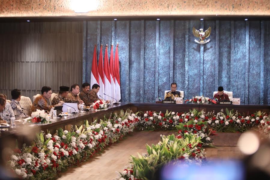 Prabowo Buat Jokowi Terharu Saat Paripurna Terakhir, Luhut: Biasalah