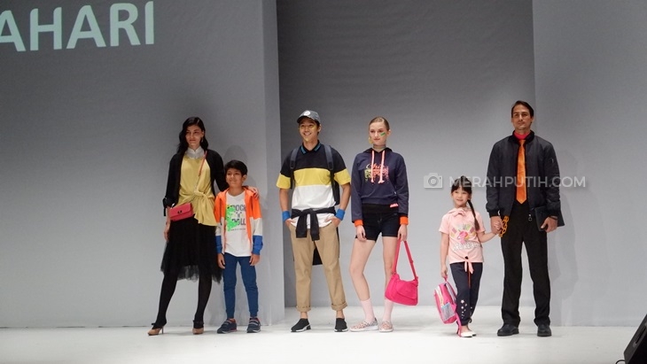 Warna-Warni Neon Mewarnai Panggung Jakarta Fashion Week 2020