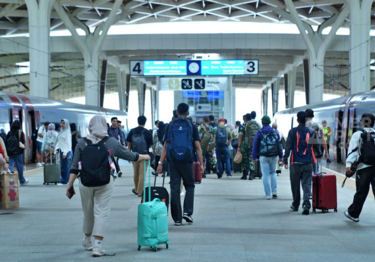 Libur Nataru, KCIC Operasikan 1.098 Perjalanan Kereta Cepat Whoosh