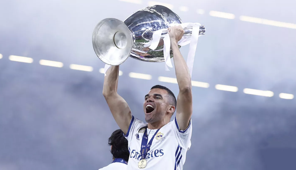 Pepe Dikabarkan Siap Kembali ke Real Madrid Sebagai Tangan Kanan Jose Mourinho