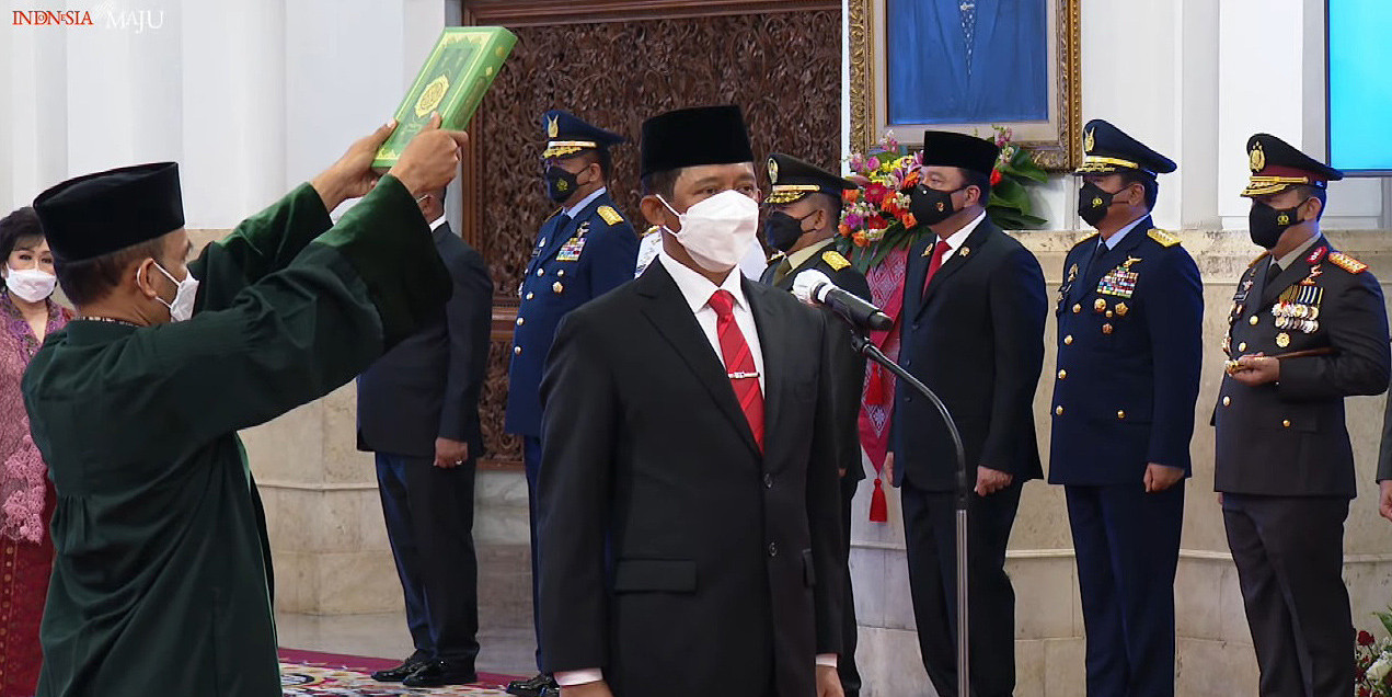Mayjen TNI Suharyanto saat diambil sumpah jabatan sebagai Kepala BNPB oleh Presiden Joko Widodo di Istana Negara, Rabu (17/11). (Biro Pers Sekretariat Presiden)