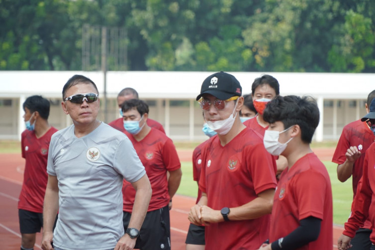 Ketua Umum PSSI, Mochamad Iriawan dan Manajer Pelatih Timnas Indonesia, Shin Tae-yong. (PSSI)