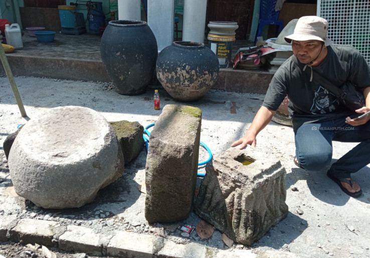Batu Candi Diduga Peninggalan Kerajaan Majapahit Ditemukan di Makam Sunan Ampel