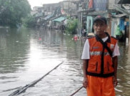 Ratusan Orang Mengungsi Akibat Luapan Kali Item Jakarta Utara