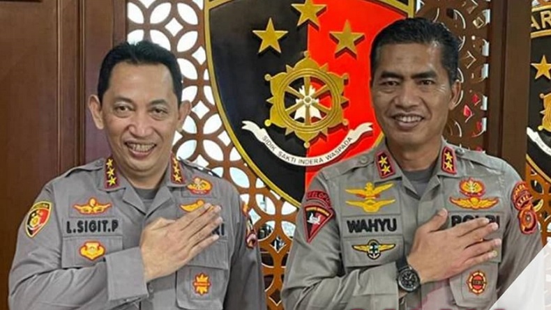 Kapolda Aceh Irjen Pol Wahyu Widada (kanan) mendampingi Kabareskrim Komjen Pol Listyo Sigit Prabowo saat mengikuti fit and proper test sebagai calon kapolri di Komisi III DPR, Rabu (20/1/2021). (Foto: Bid Humas Polda Aceh).