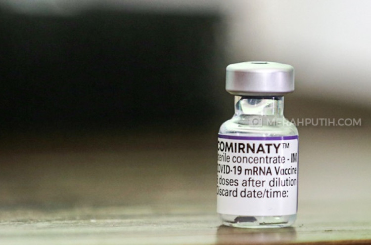 150 Warga Terima Vaksin Booster di Puskesmas Kramat Jati