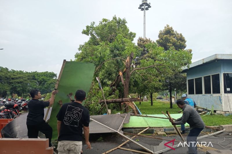BMKG Minta Masyarakat Jawa Timur Waspada Bencana Hidrometeorologi Dampak Cuaca Ekstrem hingga 30 Januari
