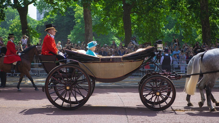 Pangeran Andrew Ambil Warisan Corgi Ratu Elizabeth II