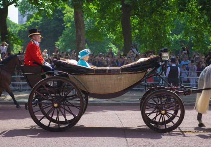 Pangeran Andrew Ambil Warisan Corgi Ratu Elizabeth II