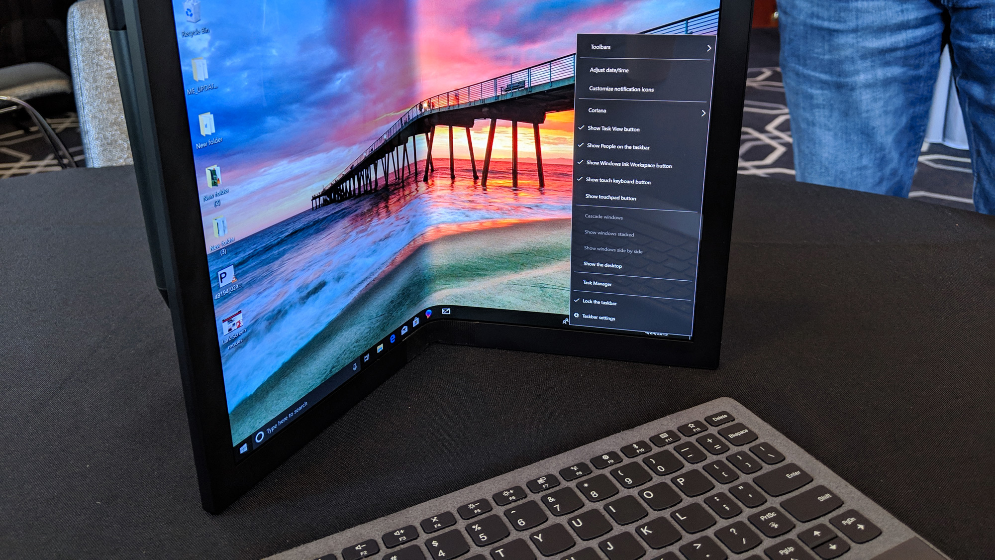 Tidak Hanya Ponsel Pintar, Kini Laptop Layar Lipat Bakal Jadi Tren Terbaru