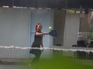 Warga Manfaatkan Lapangan Padel Gratis di Taman Bendera Pusaka