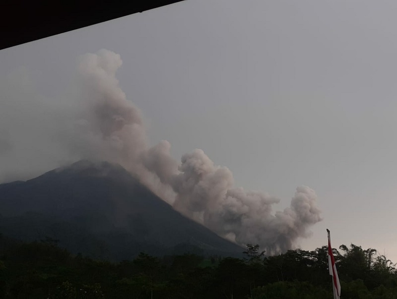Erupsi Merapi pada Kamis (09/12).  (Foto: BPPTKG)