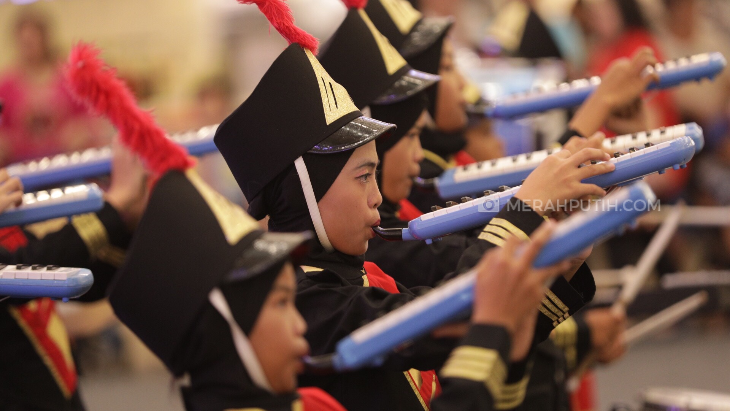 Marching Band Siswa-Siswi Sekolah Dasar Buka Acara