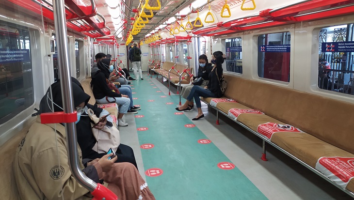 KRL Yogyakarta-Solo saat uji coba di stasiun Tugu Yogyakarta, Kamis (4/2). Foto: MP/Teresa Ika