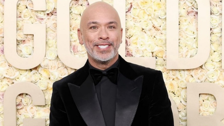Bikin Lelucon di Luar Skrip, Host Golden Globe 2024 Jo Koy Dicerca