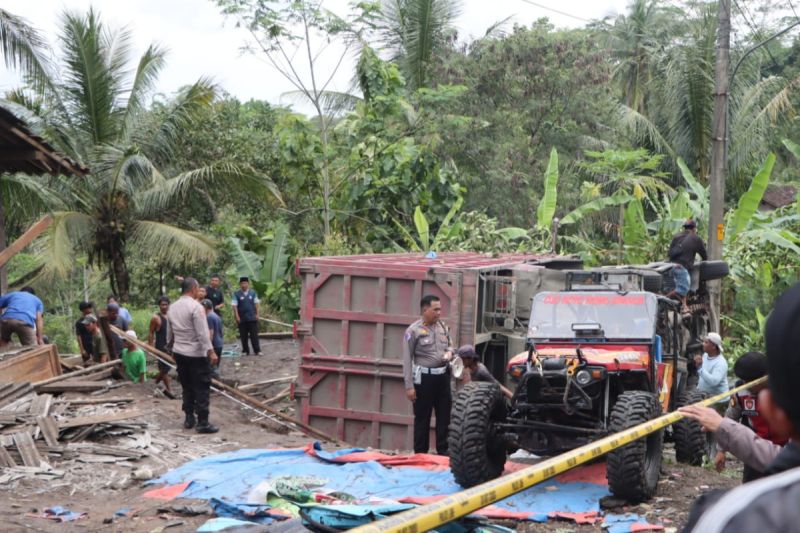 Dump Truk Tabrakan Maut Purworejo Tidak Terdaftar di Perizinan Kemenhub