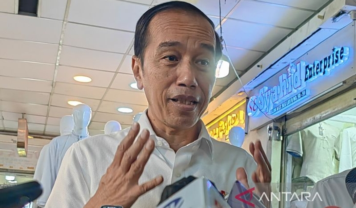 Jokowi Optimistis Perekonomian Lebih Baik saat Datangi Pasar Tanah Abang