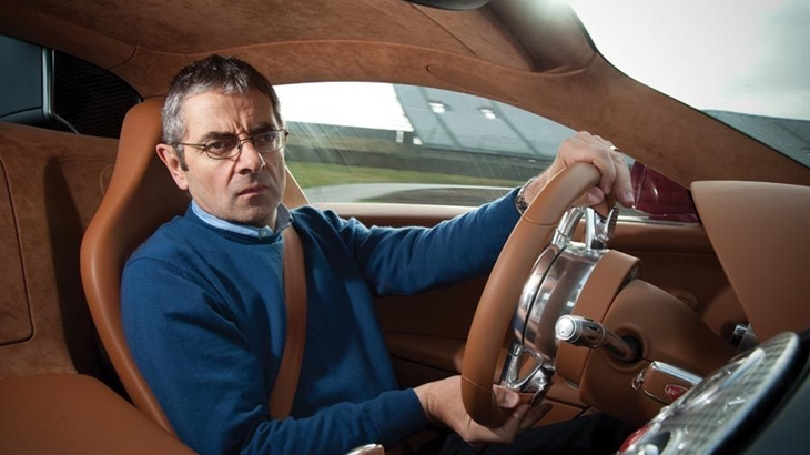 Mr. Bean Lelang Dua Mobil Langkanya