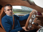Mr. Bean Lelang Dua Mobil Langkanya