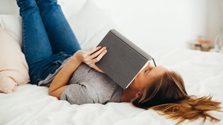 Biar Sehat, Baca Buku Yuk Sebelum Tidur!