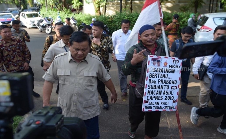 Jalan Kaki dari Tegal ke Jakarta, Rahman Akhirnya Bertemu Prabowo