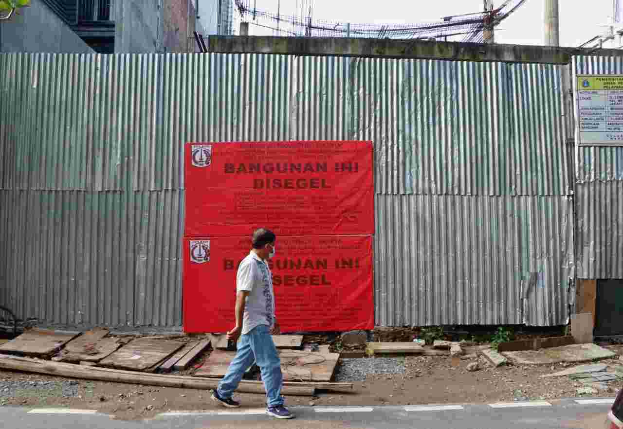 Pemprov DKI Jakarta kembali menyegel bangunan rumah yang termasuk dalam sub zona R.5 atau rumah mewah di Jalan Lembang No. 7, Menteng, Jakarta Pusat, karena kegiatan pelaksanaan bangunan yang melanggar Izin Mendirikan Bangunan (IMB).