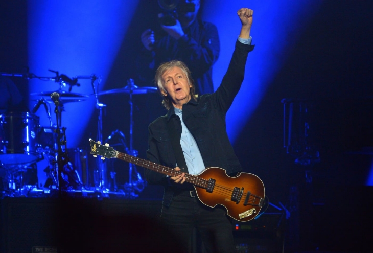 Penyanyi Paul McCartney tetap populer di masa tuanya. (Foto: cnbc.com)
