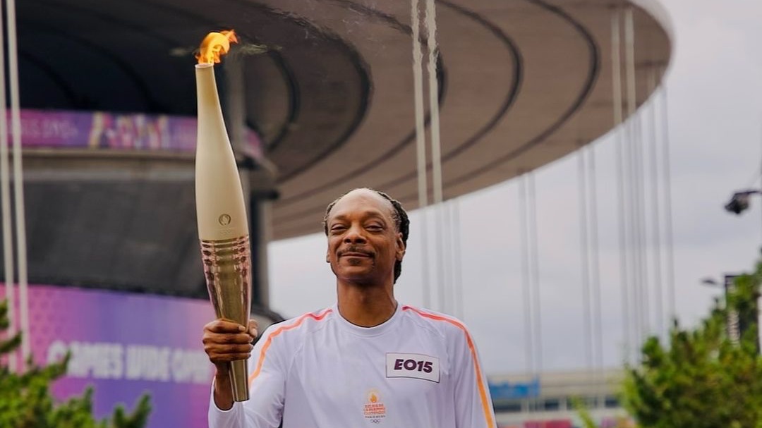 Lari-Lari Kecil Snoop Dogg Bawa Obor Olimpiade Paris 2024