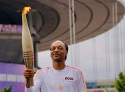 Lari-Lari Kecil Snoop Dogg Bawa Obor Olimpiade Paris 2024