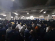 Mana Prokesnya? Sentra Vaksin BUMN di Surabaya Membeludak