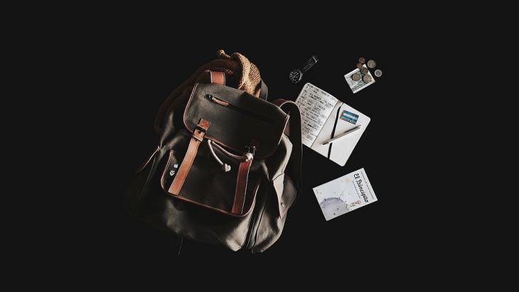 Bawa barang seperlunya (Foto: Pixabay/pexels)