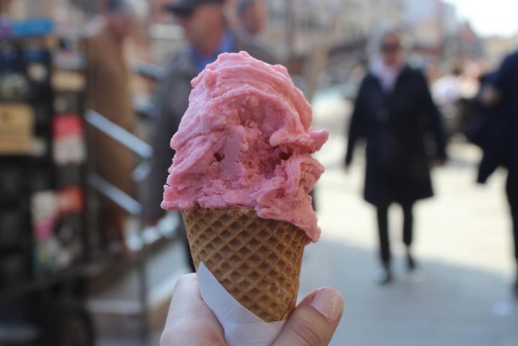 eskrim stroberi