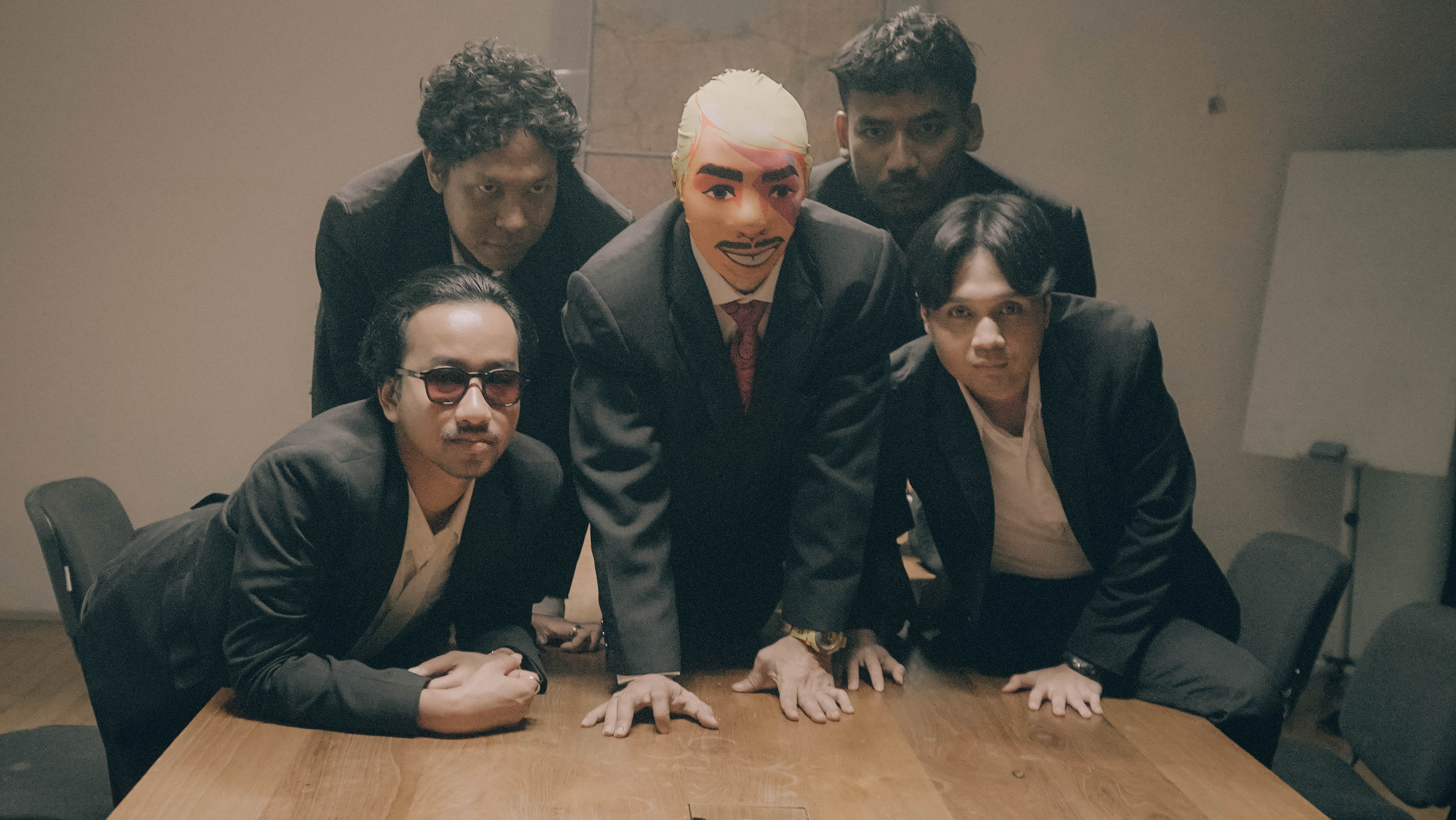.Feast Gandeng Sutradara Fluxcup dalam Video Musik Jenaka 'Politrik'