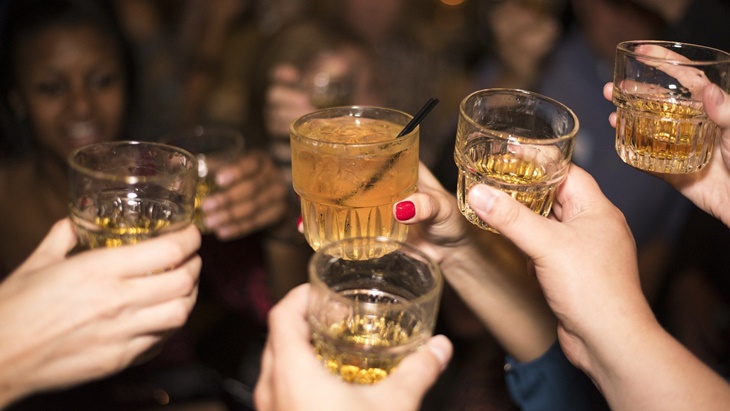 Keliru, Minum Alkohol Justru Membuat Orang Sulit Tertidur 