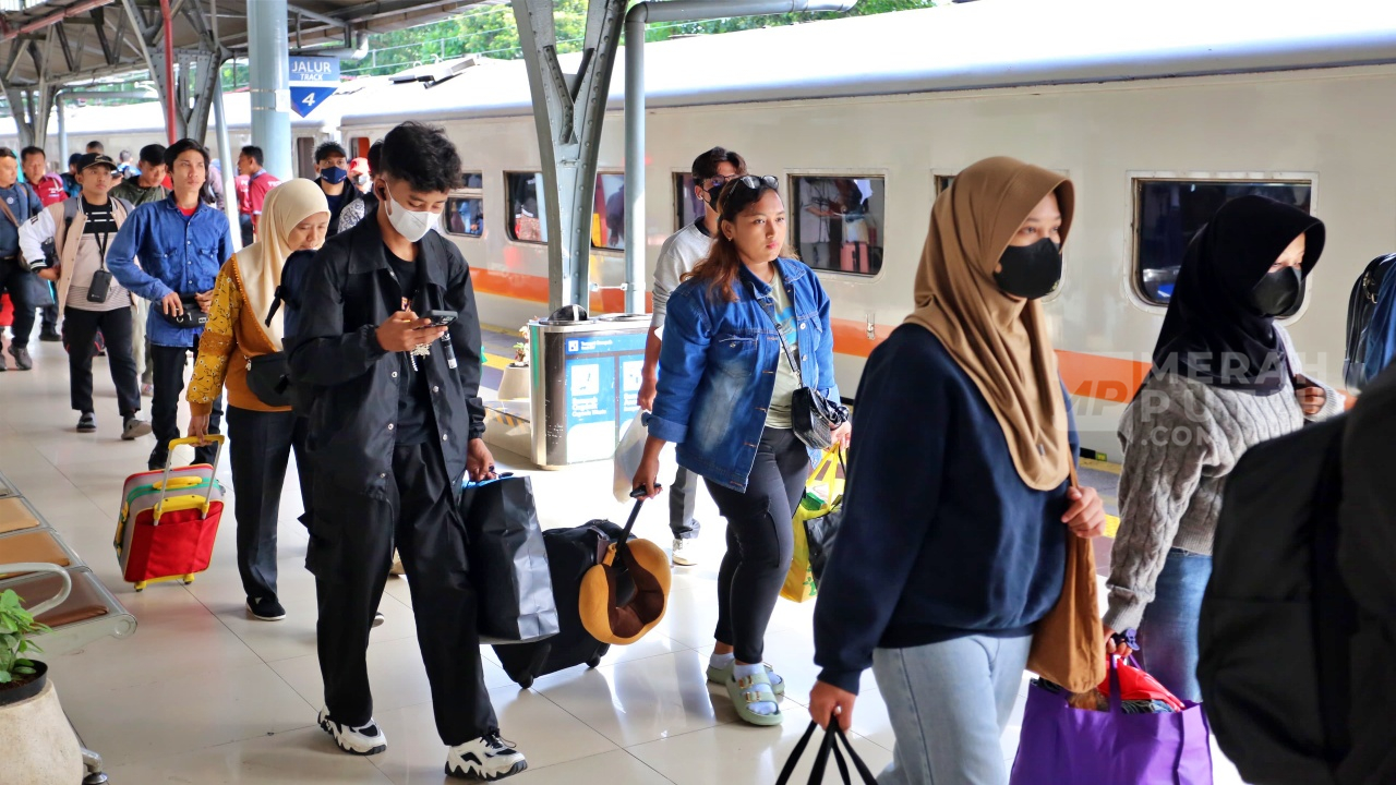 Penumpang Kereta Kelas Ekonomi Terbanyak selama Nataru 2025, Harga Murah jadi Alasan
